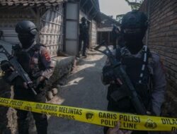 Densus 88 geledah rumah terduga teroris di Sukoharjo