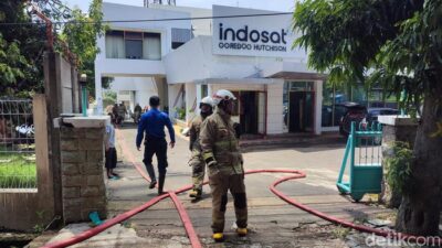 Trending: Kebakaran di Kantor Indosat Semarang Picu Hilangnya Jaringan, Pengguna Cari Solusi