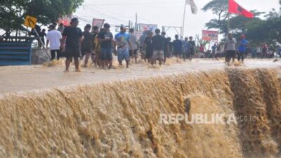 Akibat Banjir, Jalan Penghubung Purwodadi-Semarang Lumpuh