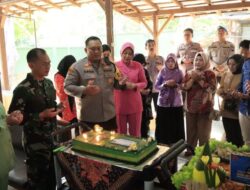Rumdin Dandim 0720/Rembang Mendadak Ramai, Kapolres Rembang Beri Kejutan Ulang Tahun Kepada Dandim