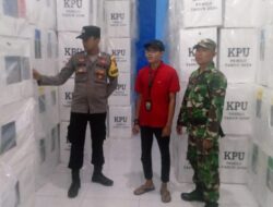 Polres Rembang PAM Logistik Pemilu 2024 di PPK Kecamatan Sarang