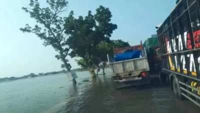 Jalur Alternatif Macet Parah Akibat Banjir Demak Meluas hingga Mijen-Welahan Jepara