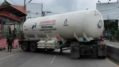 Kecelakaan di Ungaran Semarang,Truk Tanki Pertamina Melintang Jalan Bikin Macet Total