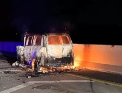 Laka Beruntun di Tol Semarang-Solo Libatkan Tiga Kendaraan, Satu Minibus Ludes Terbakar