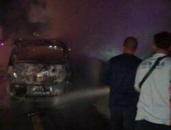 Tabrakan di Tol Semarang-Solo, Mobil APV Oleng Ditabrak 2 Kendaraan Lalu Terbakar