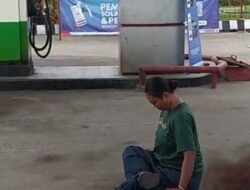 Seorang Wanita Bertapa di Tengah SPBU Semarang, Aksinya Bikin Heboh