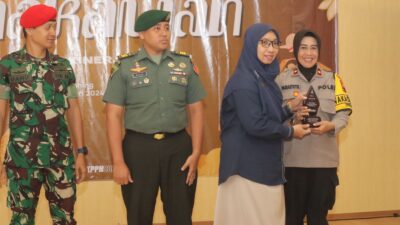 KPPN Surakarta Anugerahkan  2 Penghargaan pada Polres Sukoharjo