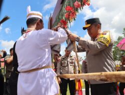 Acara Adat dan Jajar Kehormatan, Sambut Kedatangan Kapolda Kalteng di Polres Gumas