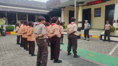 Latih Saka Bhayangkara, Polsek Juwana Latih Pelajar Peraturan Baris-Berbaris