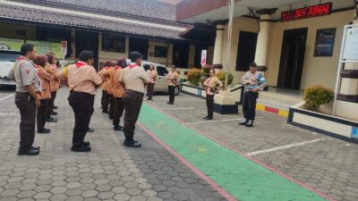 Polsek Juwana Latih Pelajar Saka Bhayangkara Peraturan Baris-Berbaris