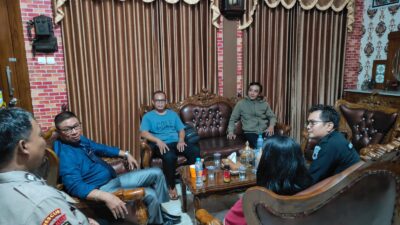 Ipda Muji Sutrisna dan Polisi RW Silaturahmi di Yayasan Nurul Khosyi’in: Wujudkan Keamanan Jelang Pencoblosan