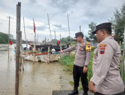 Polsek Juwana Polresta Pati Siaga Banjir, Lakukan Pemantauan Debit Air Sungai Silugonggo