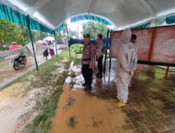 Pengamanan dan Bantuan Warga: Kapolsek Dukuhseti Turun Tangan di Lokasi Banjir