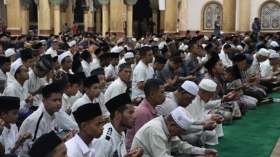 Sujud Syukur di Masjid Agung Aceh Barat atas Kemenangan Prabowo Satu Putaran