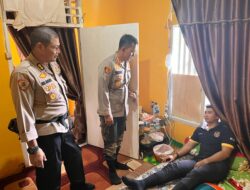 Antar Logistik Pemilu, Anggota Polri di Bone Bolango Tempuh 16 Jam Jalan Kaki