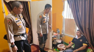 Demi Antar Logistik Pemilu, Anggota Polri di Bone Bolango Tempuh 16 Jam Jalan Kaki