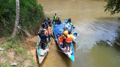 Lalui Medan Sulit, TNI-Polri di Lamandau Berjibaku Pulangkan Kotak Suara