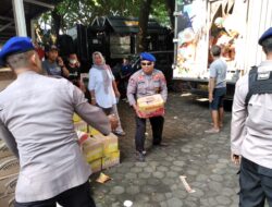 Bantuan 300 kg Ikan dan 700 Paket Sembako Untuk Korban Banjir Demak dari Satpolairud Polresta Pati