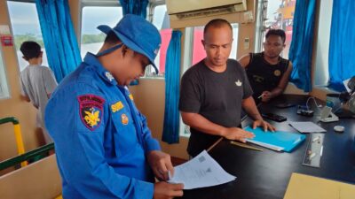 Patroli Rutin, Ditpolairud Periksa Dokumen Kapal dan Cek Alat Keselamatan