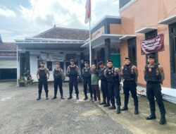 Personel Satuan Samapta Polresta Pati Lakukan Patroli Dialogis di Kantor KPU dan Gudang PPK Rayon 2