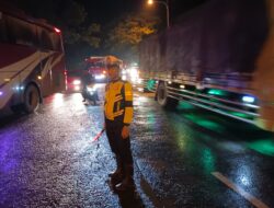 Kemacetan Terjadi Akibat Banjir di Jalan Pantura, Polisi Turun ke Lapangan