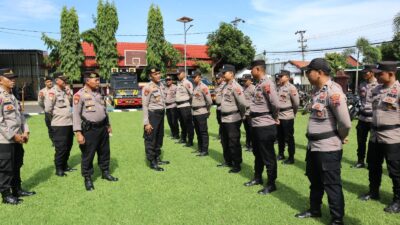 Tim Supervisi Polda Jateng Memeriksa Kesiapan Personel dan Perlengkapan Dalmas di Polres Batang