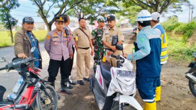 Sungai Simo Dikeruk dan Dibersihkan dari Sampah untuk Cegah Banjir Dijalan Pantura