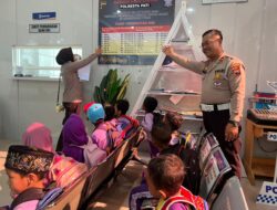 Kunjungi Satlantas Polresta Pati, Murid TK Baiturrahim Ikuti Polisi Sahabat Anak