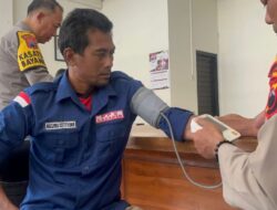Jaga Kebugaran Petugas KPPS, Polrestabes Semarang Berikan Pelayanan Cek Kesehatan