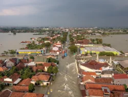 Pj Gubernur Jawa Tengah Ungkap Kondisi Tanggul Jebol Penyebab Banjir di Demak