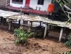 1 Jembatan Ambrol Akibat Banjir Bandang di Getasan Semarang