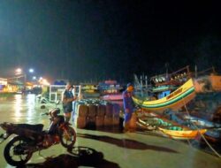 Sambang Nelayan Hendak Melaut, Sat Polairud Polres Rembang Beri Himbauan