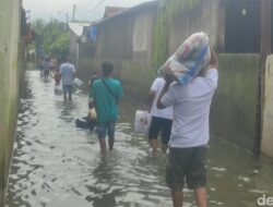 Demi Coblosan Susulan, Warga Demak Terjang Hujan-Banjir