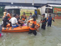 Banjir di Karanganyar Demak Capai Dua Meter, Lansia dan Anak-anak Dievakuasi