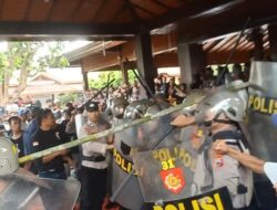 Demo Tolak Penundaan Pilkades di Kabupaten Banjarnegara Ricuh!