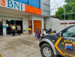 Sampaikan Himbau Kamtibmas, Anggota Polsek Rembang Kota Datangi Security Bank BNI