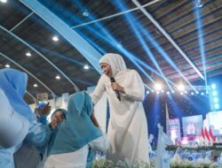 Kampanye Akbar Pasangan Prabowo-Gibran di Surabaya, Khofifah Ajak Jangan Golput