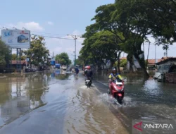 Polisi: Pembukaan Jalur Pantura Demak tunggu banjir benar-benar surut