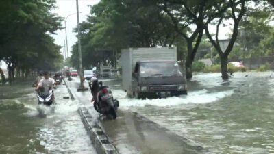 Meskipun Banjir Demak Surut, Jalur Pantura Masih Ditutup