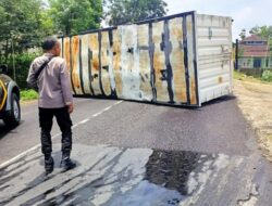 Truk Pengangkut Logistik Pemilu Terguling di Purwantoro Wonogiri