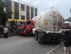 Truk Tangki LPG Tabrak 3 Kendaraan di Semarang, Akibat Rem Blong