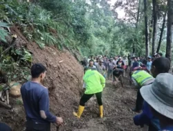 Longsor Tutup Jalan Desa di Pemalang, Polisi Turun Tangan