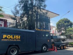 Pengamanan KPU Jawa Tengah Diperketat, Brimob dan Water Canon Dikerahkan