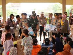 Kapolda Jateng dan Pangdam IV Diponegoro Sambangi Korban Banjir Grobogan