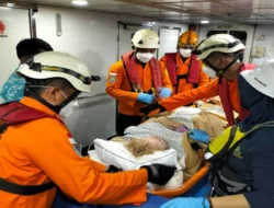 SAR Semarang evakuasi warga AS penumpang kapal pesiar yang kena stroke