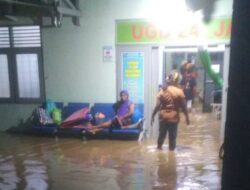 Pasien Rawat Inap di Puskesmas Sragen Dievakuasi usai Diterjang Banjir