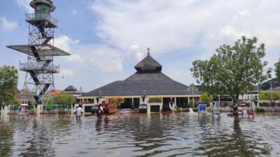Mabes Polri Kirim Tim Kesehatan hingga Trauma Healing Bantu Korban Banjir Jawa Tengah
