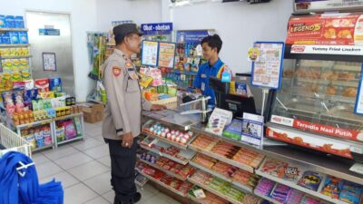 Guna Cegah Kejahatan, Polsek Sarang Intensifkan Patroli di Pertokoan & Minimarket