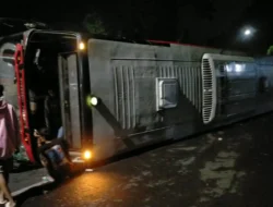 Bus Eka Terguling di Depan Rumah Dinas Bupati Sragen, Berikut Penyebabnya