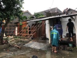 Angin Puting Beliung Terjang Puluhan Rumah di Sumberagung Weleri